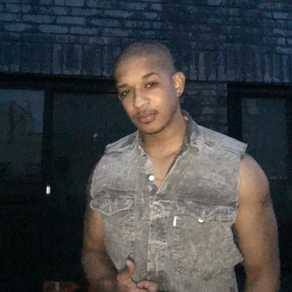 Meet your Posher, Tavon - Picture 1 of 1